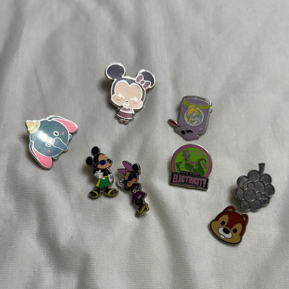 8 Colorful Cartoon Character Pin Set